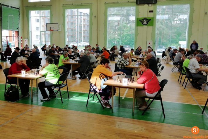 Siguldieši piedalījušies Latvijas senioru 56. sporta spēlēs šahā un pludmales volejbolā