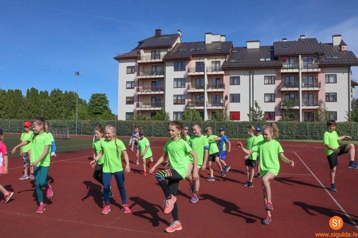 Noslēgušās vairākas veselīga uztura un fizisko aktivitāšu nometnes skolēniem