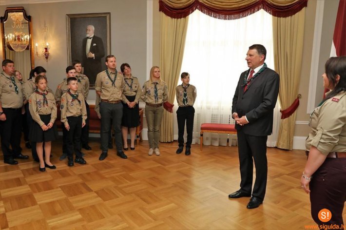 Siguldas 83. skautu un gaidu vienības pārstāvji tiekas ar Valsts prezidentu