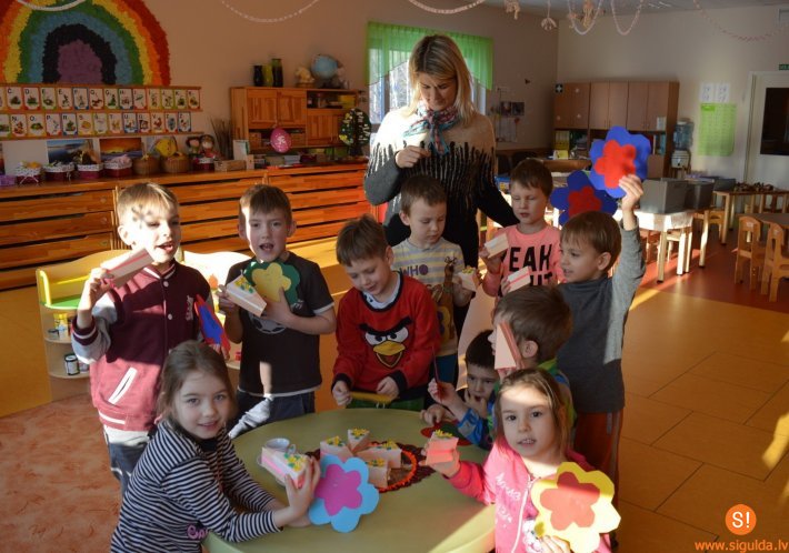 Siguldā mērķtiecīgi meklē risinājumus bērnudārzu rindu samazināšanai