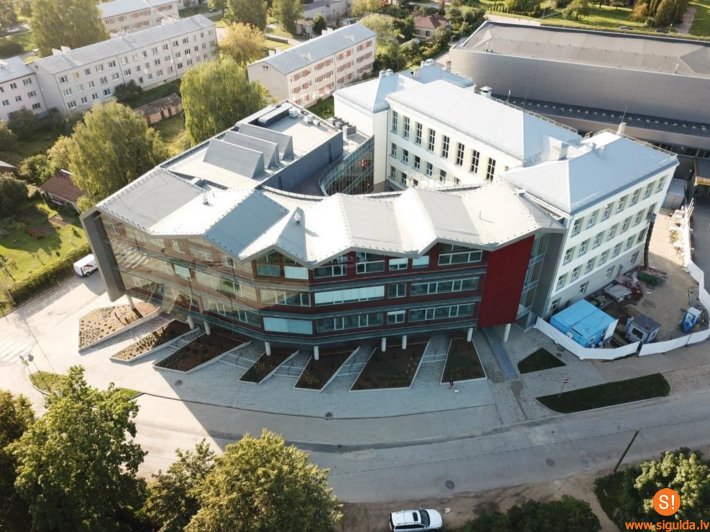 Ekspluatācijā nodots Siguldas Valsts ģimnāzijas jaunais korpuss