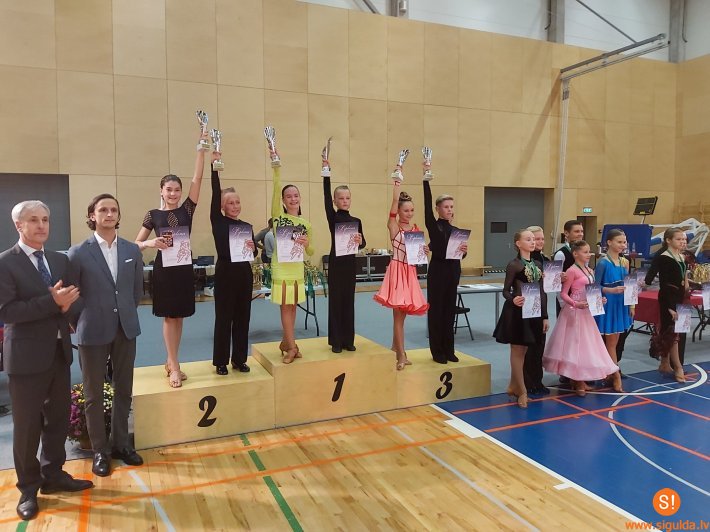 Aizvadītas sporta deju sacensības “Siguldas rudens”