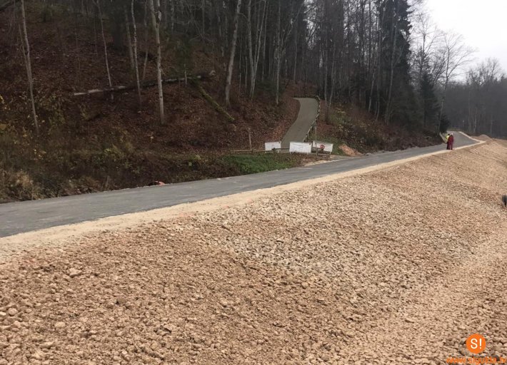 Turpinās remontdarbi Peldu ielā; satiksme tiks atjaunota šīs nedēļas laikā