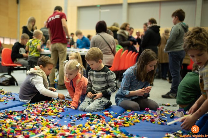 Siguldā aizvadīta Lego diena “Izzini Latviju!”