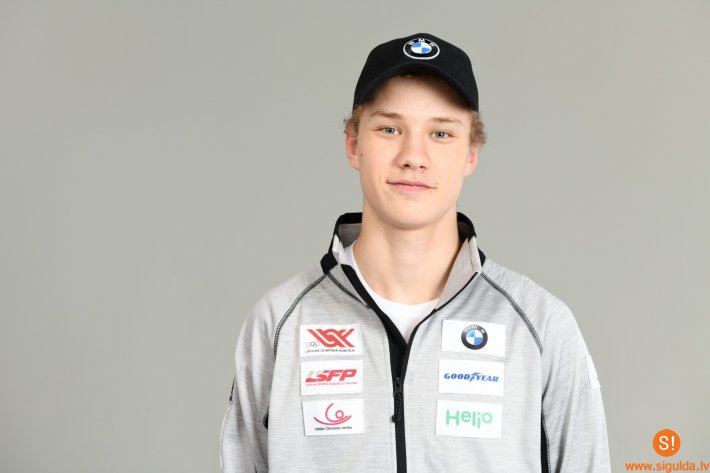 Bērziņš izcīna uzvaras pirmajos jauniešu A Pasaules kausa posmos Insbrukā