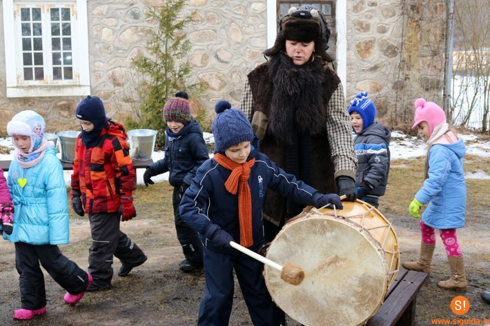 Pirmsskolas vecuma bērnus aicina uz izglītojošu programmu “Meteņi Turaidā”