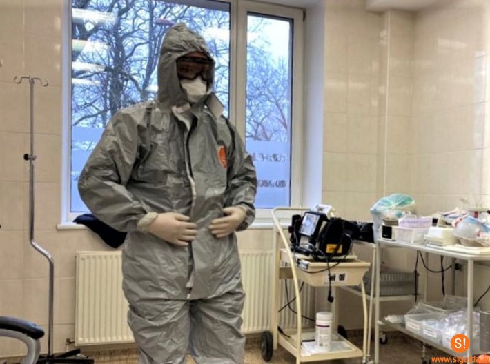 Siguldas slimnīcas ārstniecības personāls saņēmis sejas aizsargmaskas un respiratorus