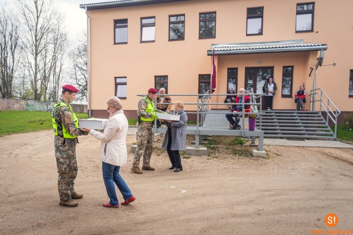 Sociālās aprūpes mājā “Gaismiņas” viesojas Militārā policija