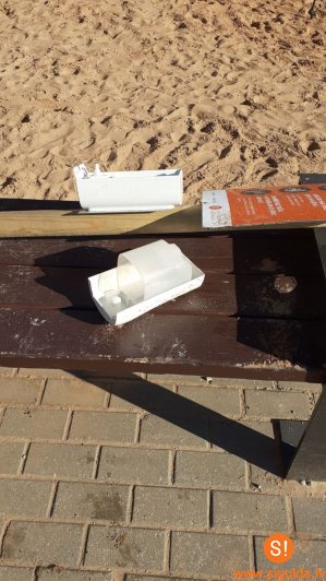 Jaunatnes ielas bērnu laukumā atkārtoti bojāts roku dezinfekcijas punkts