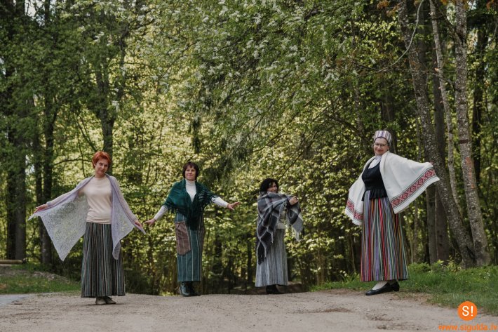 Alīdas Lindes lietišķās mākslas studija piedalās virtuālajā izstādē