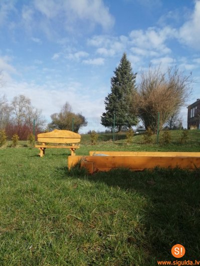 Allažu bērnu un ģimenes atbalsta centram iegādāta smilšu kaste