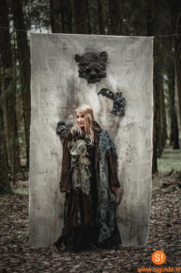 “Siguldas devons” viesojas mākslinieces Kristīnes Kliginas darbnīcā