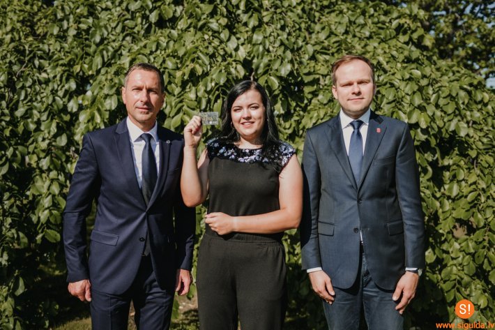 Krimuldas novadā izsniegta pirmā Siguldas ID karte