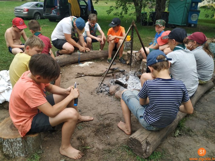 Noslēgusies Siguldas 83. skautu un gaidu vienības vasaras nometne