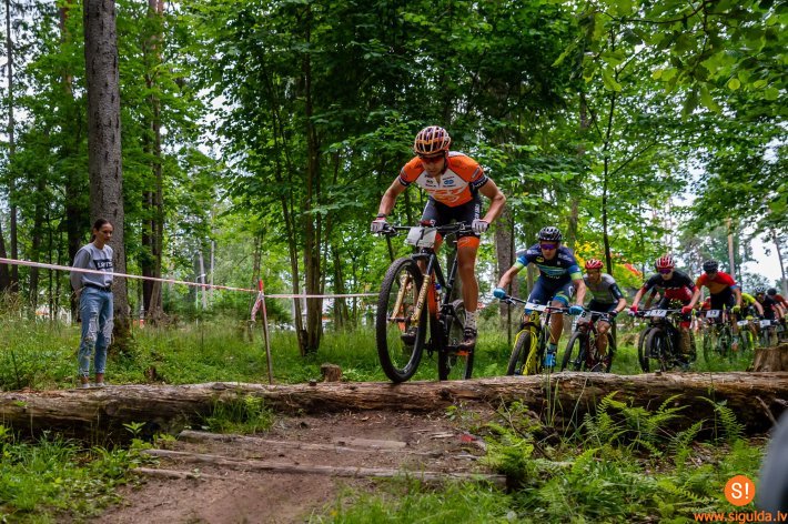 Siguldā aizvadīts Latvijas un Lietuvas čempionāts MTB XCO krosā