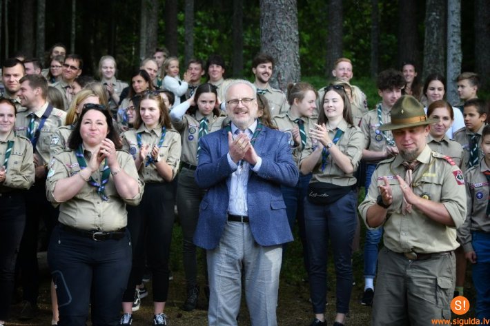 Siguldas 83. skautu un gaidu vienība piedalās goda prezidenta iecelšanā