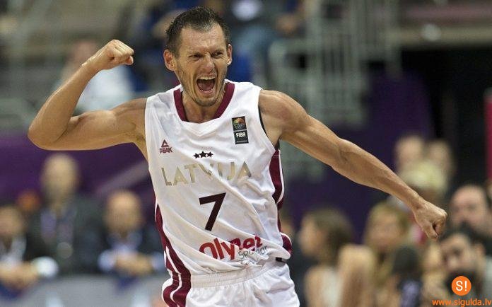 Latvijas basketbola izlases kapteinis Jānis Blūms vadīs atvērto treniņu Raiņa parkā