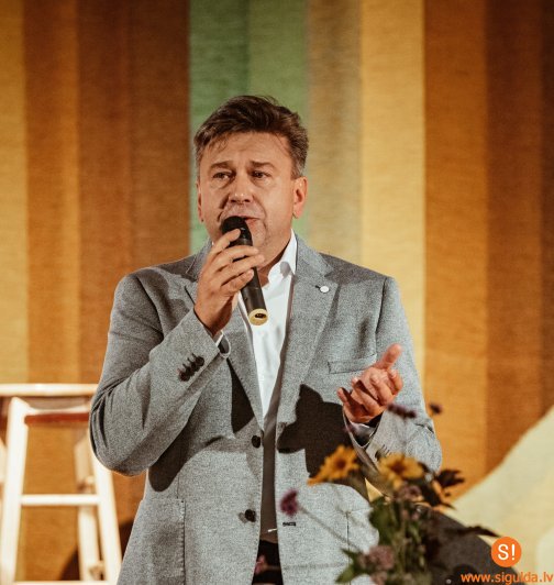 Notiks Inta Kalna grāmatas “Es runāju nopietni” autorkoncerts