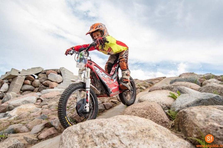 Novadnieki izcīna godalgotas vietas triāla sacensībās