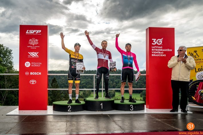 Krāšņi aizvadīts 30. Latvijas riteņbraucēju Vienības brauciens