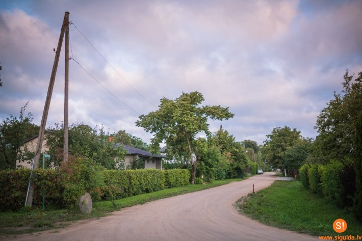 Uzsāk jaunas apgaismojuma sistēmas izbūvi Līgo un Ievu ielā Ķiparos