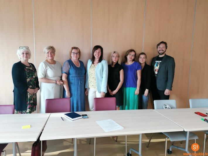 Siguldā diskutē par priekšlaicīgas mācību pārtraukšanas risku samazināšanu