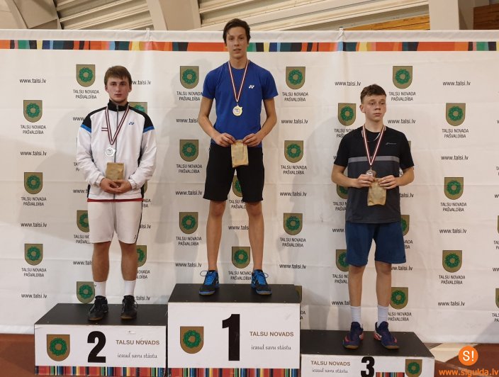 Siguldietis Dāvis Strazdiņš kļuvis par Latvijas čempionu badmintonā jauniešiem