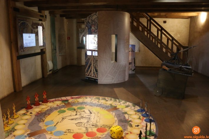 Turaidas pils pusapaļajā tornī atvērta jauna ekspozīcija