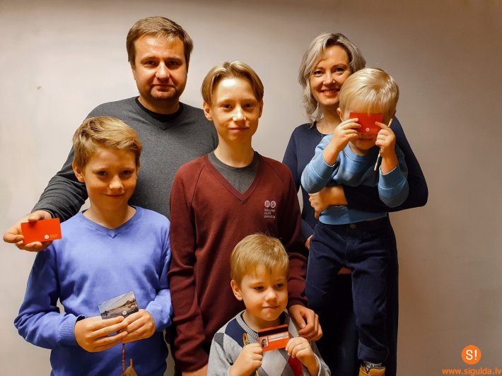 Mālpils novadā izsniegtas pirmās Siguldas ID kartes