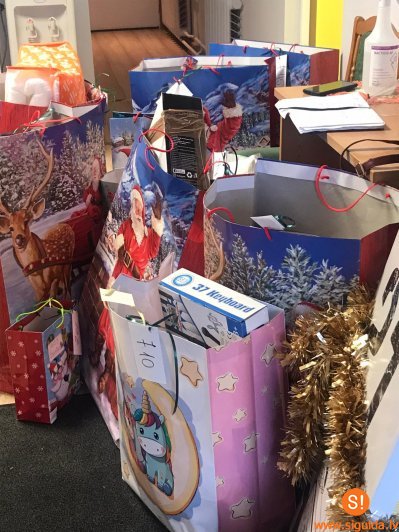 No “Laimas” labdarības namiņa Siguldas novada bērniem nogādātas 110 dāvanas