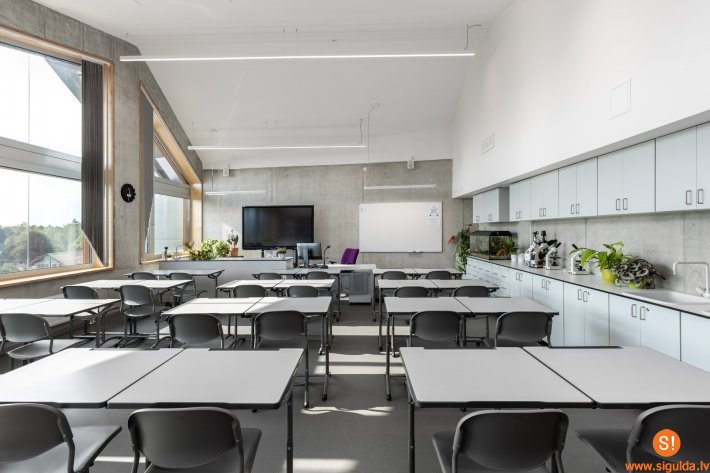 Siguldas 1. pamatskolai un Siguldas Valsts ģimnāzijai pārbūves projekta laikā iegādāts jauns mācību aprīkojums