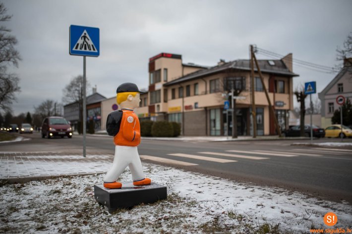 Gājēju drošībai pie vairākām gājēju pārejām uzstādīti jauni atstarojoši elementi