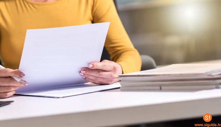 12. klašu centralizētie svešvalodu eksāmeni pārcelti uz maiju