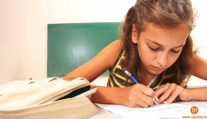 Skolēniem izmaiņas noslēgumu pārbaudījumu laikos; pārcelti brīvlaiki