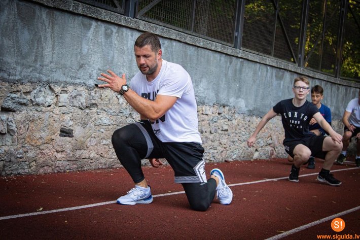 Raiņa parkā atvērto basketbola treniņu vadīs Raimonds Elbakjans
