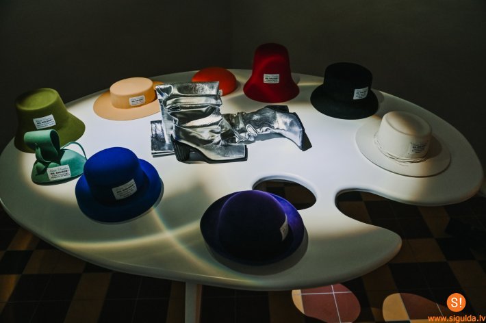 Siguldas Jaunajā pilī aicina aplūkot novada mākslinieku izstādes