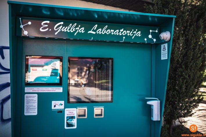 Siguldā uzstādīta E. Gulbja laboratorijas bezkontakta analīžu nodošanas iekārta