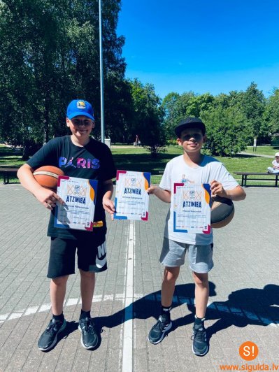 Jaunie Siguldas Sporta skolas basketbolisti saņem atzinības