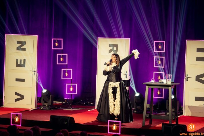 Siguldas pilsdrupu estrādē notiks Baibas Sipenieces-Gavares stāvizrāde