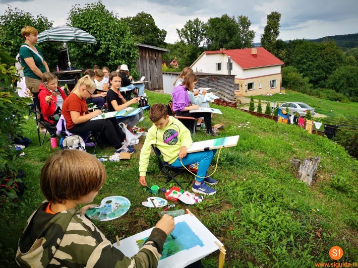 Aizvadīts Krimuldas Mūzikas un mākslas skolas organizētais plenērs