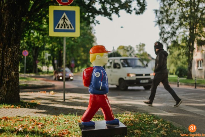 Aicinām vecākus ar bērniem pārrunāt iespējamās riska situācijas uz ceļa