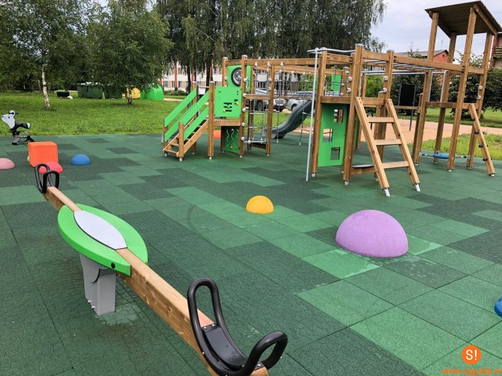 Ekspluatācijā nodoti bērnu laukumiņi Mālpilī un Sidgundā