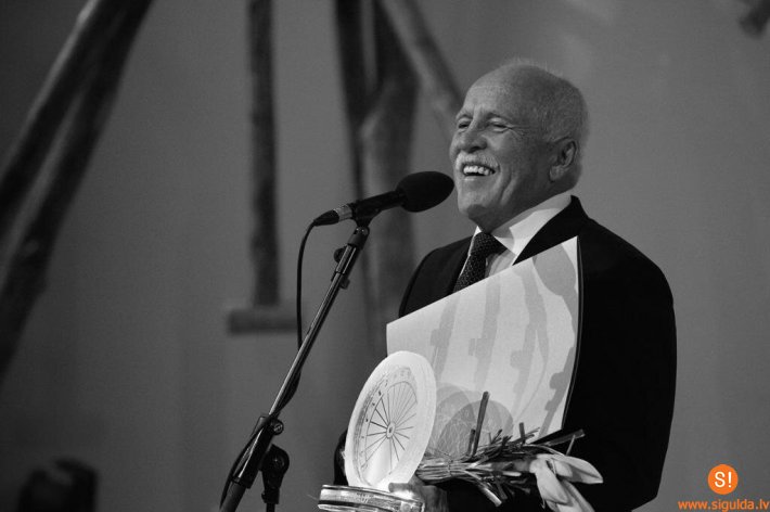 Mūžībā devies bijušais Siguldas Valsts ģimnāzijas direktors Vilnis Trupavnieks