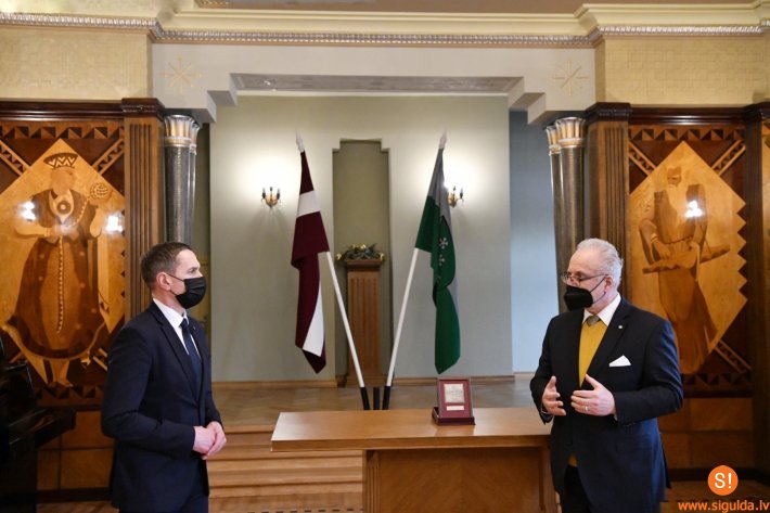 Valsts prezidents Egils Levits reģionālajā vizītē Siguldā novērtē novada nākotnes mērķus