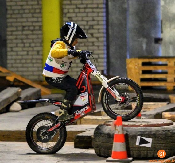 Siguldas triāla kluba jaunākie sportisti startē sacensībās Igaunijā