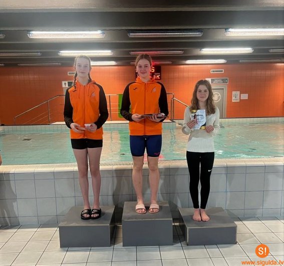 Siguldā aizvadītas peldēšanas sacensības “Siguldas vardītes 2022”