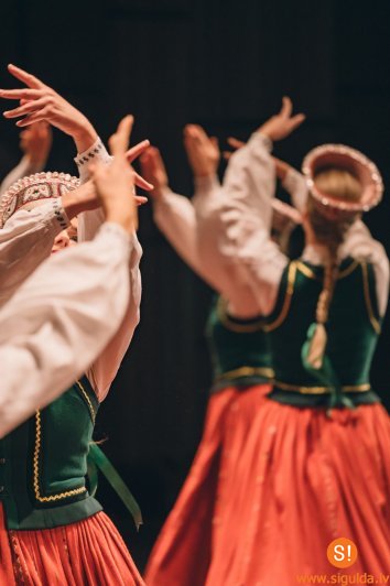 JDK “Vizbulīte” piedalījies dejas izrādes “Latvju zīmēs rotāties” tapšanā