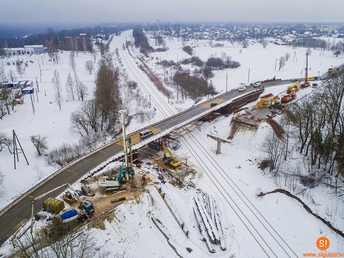 Uz Vidzemes šosejas Siguldā turpinās dzelzceļa pārvada pārbūve