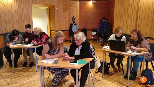 Jaunieši aicināti kļūt par senioru konsultantiem digitālo prasmju jomā
