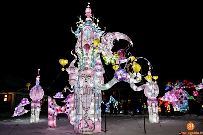 Pagarināts laternu gaismas festivāla “Brīnumzemē” apskates laiks
